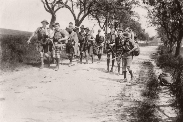 Výlet na Buchlov, z dob 2. oddílu brněnských B-P skautů (1920)